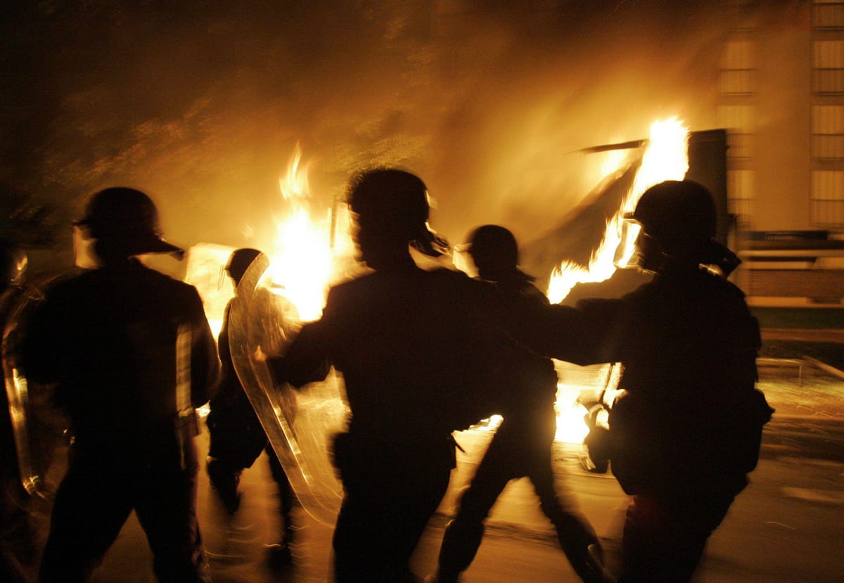 French riot police respond to disorder in Paris in 2005 (Christophe Ena)
