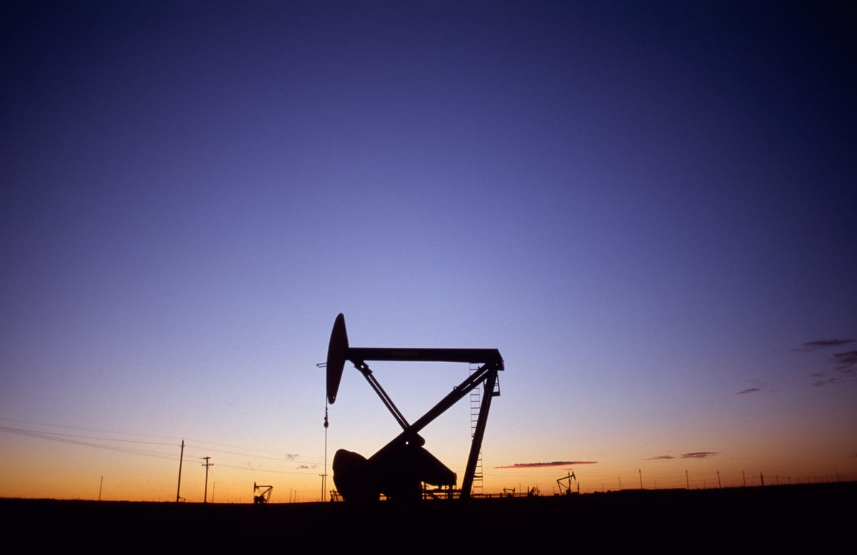 An oilfield in Patagonia (John Warburton-Lee)