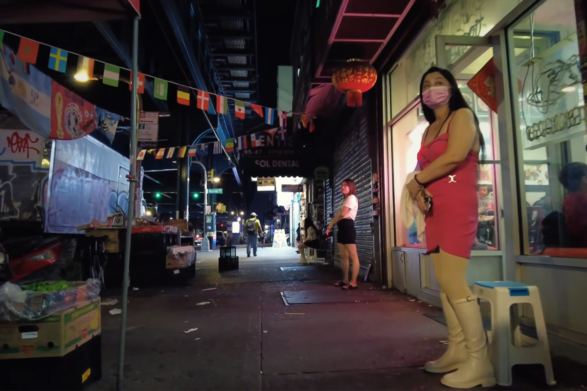 Roosevelt Avenue at night (YouTube)
